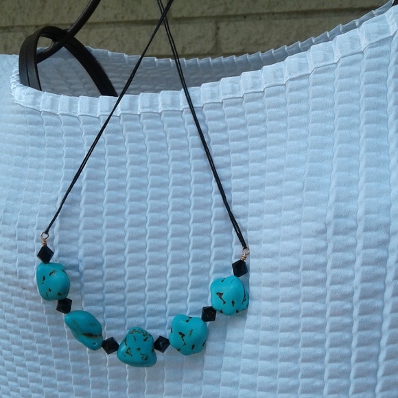 Faux turquoise necklace. - Picture 3 of 5